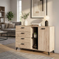 Credenza Umbria in rovere grigio e nero ambientata in un soggiorno moderno e luminoso.