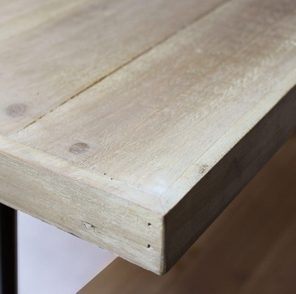 Dettaglio Libreria Bennett spaziosa in legno marrone e struttura in ferro nero, stile industriale | Albert Stock