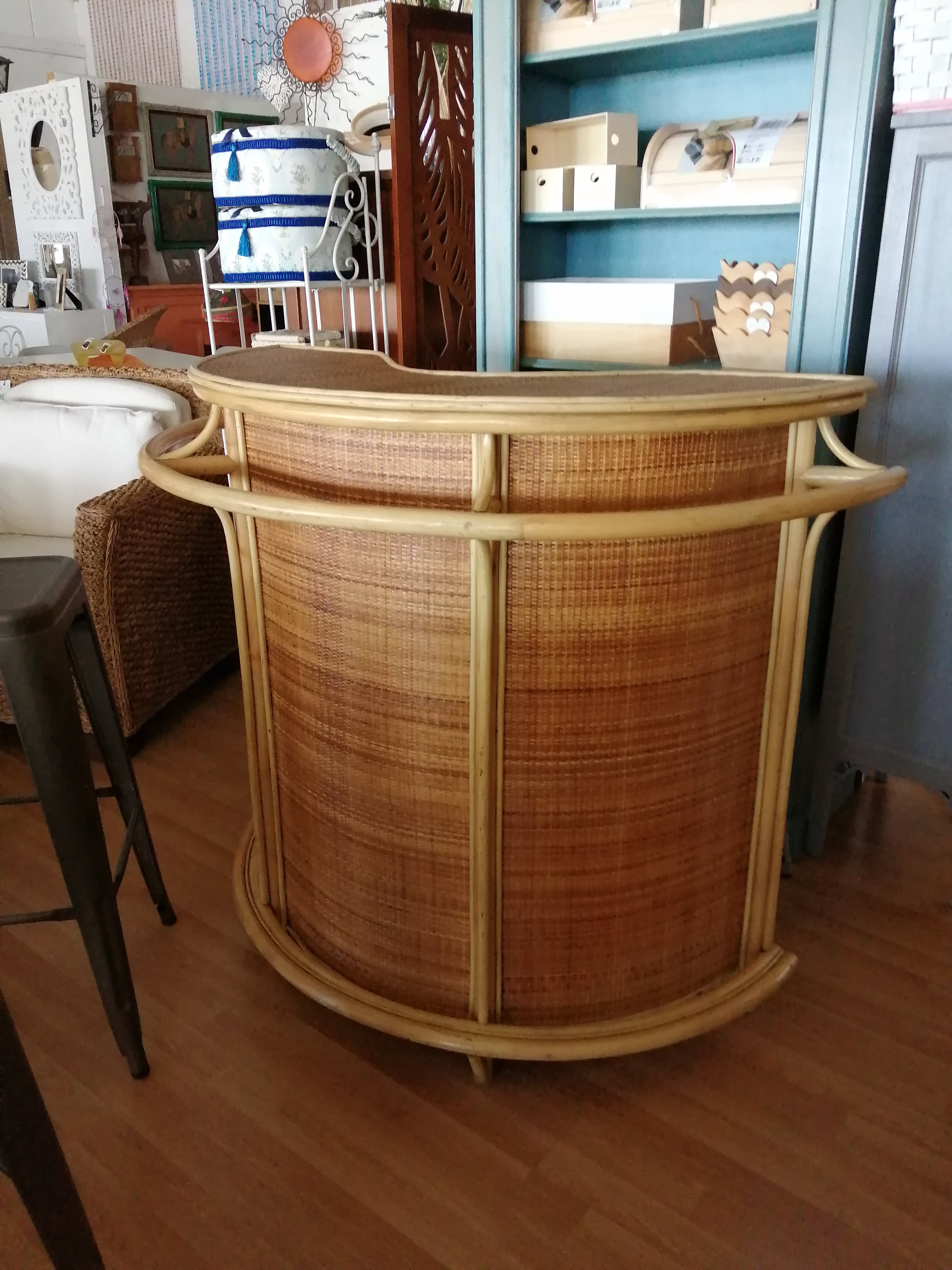 Mobile angola bar in rattan e legno