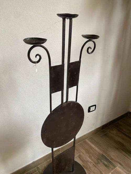 dettaglio centrale del Porta candele alto in ferro battuto design marocchino etnico per interni o esterni