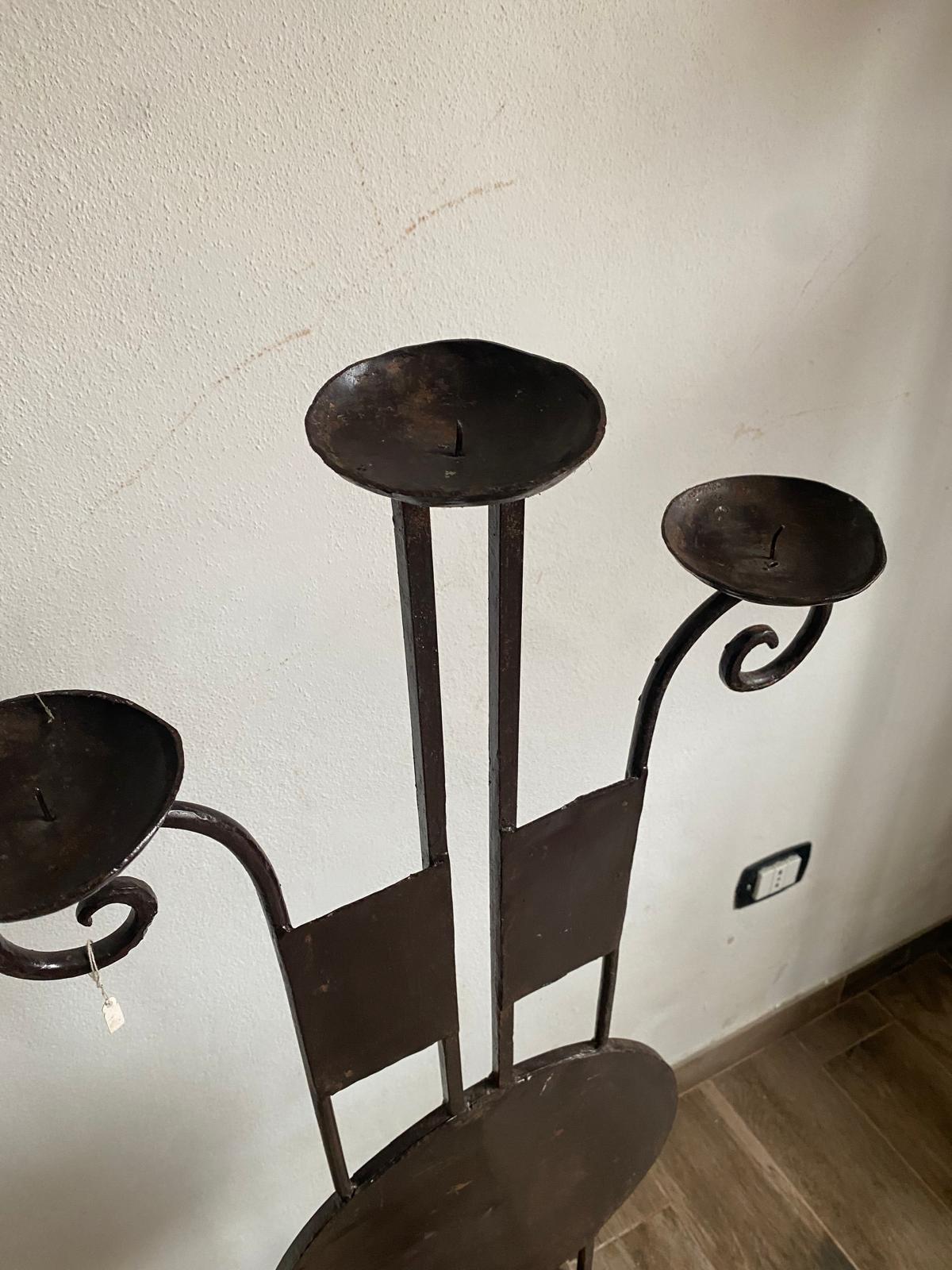 dettaglio supporti candele del Porta candele alto in ferro battuto design marocchino etnico per interni o esterni