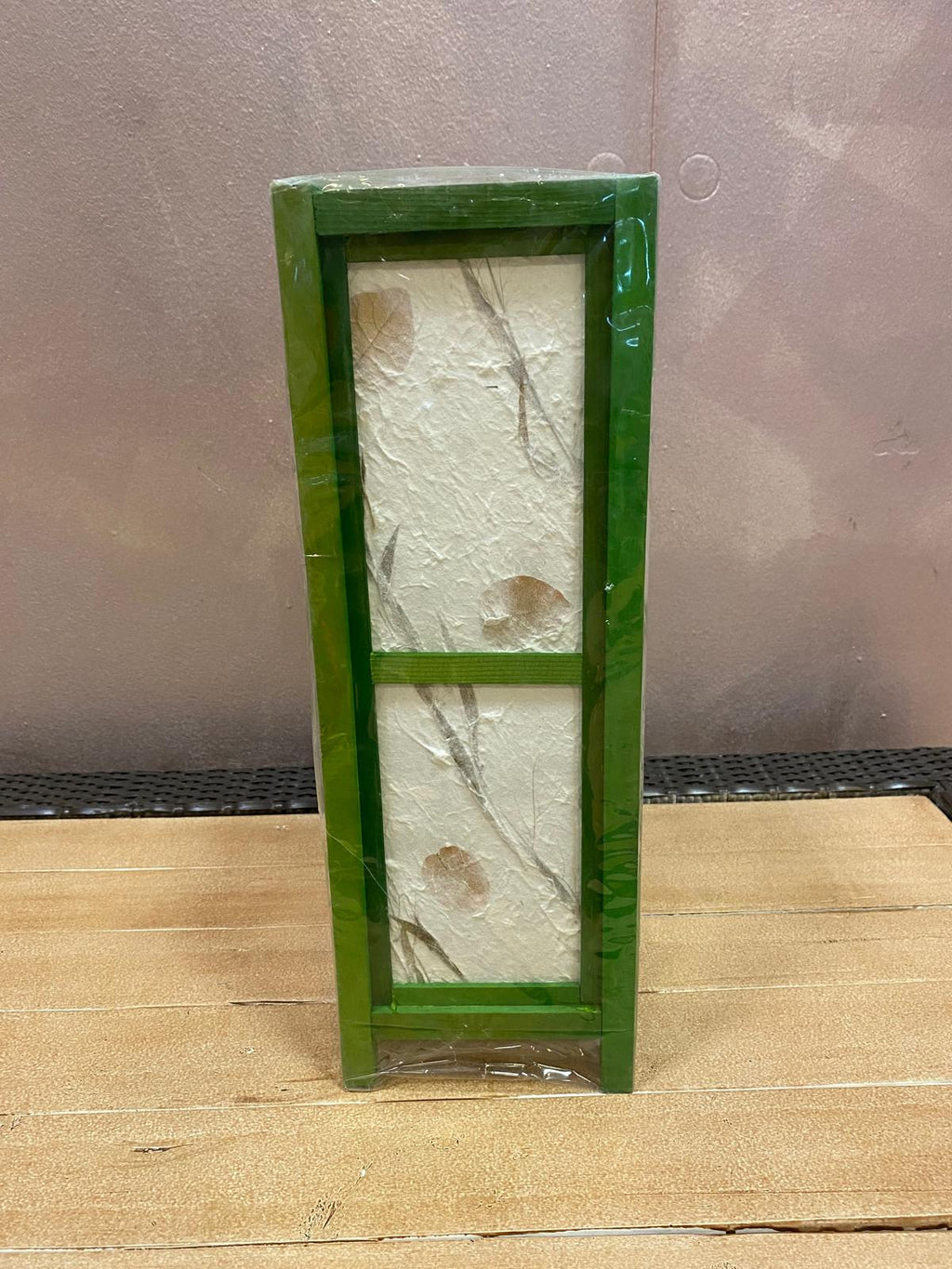 Abat-jour in legno e carta di riso.