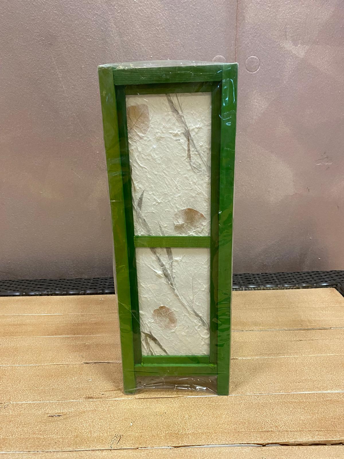 Abat-jour in legno e carta di riso.