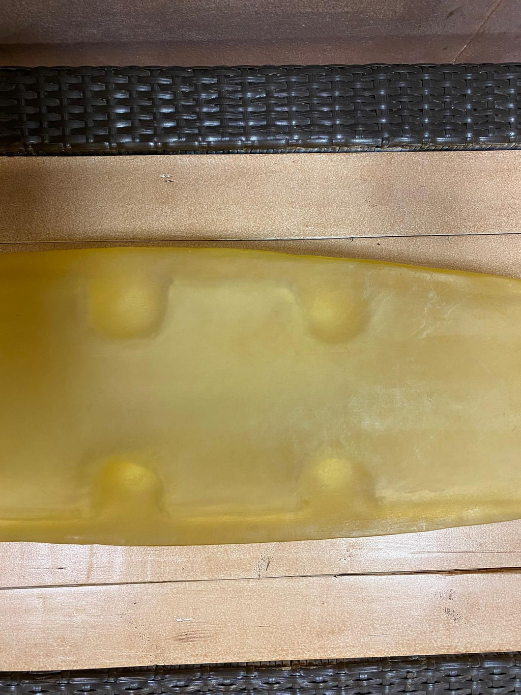 Alzata decorativa in resina.