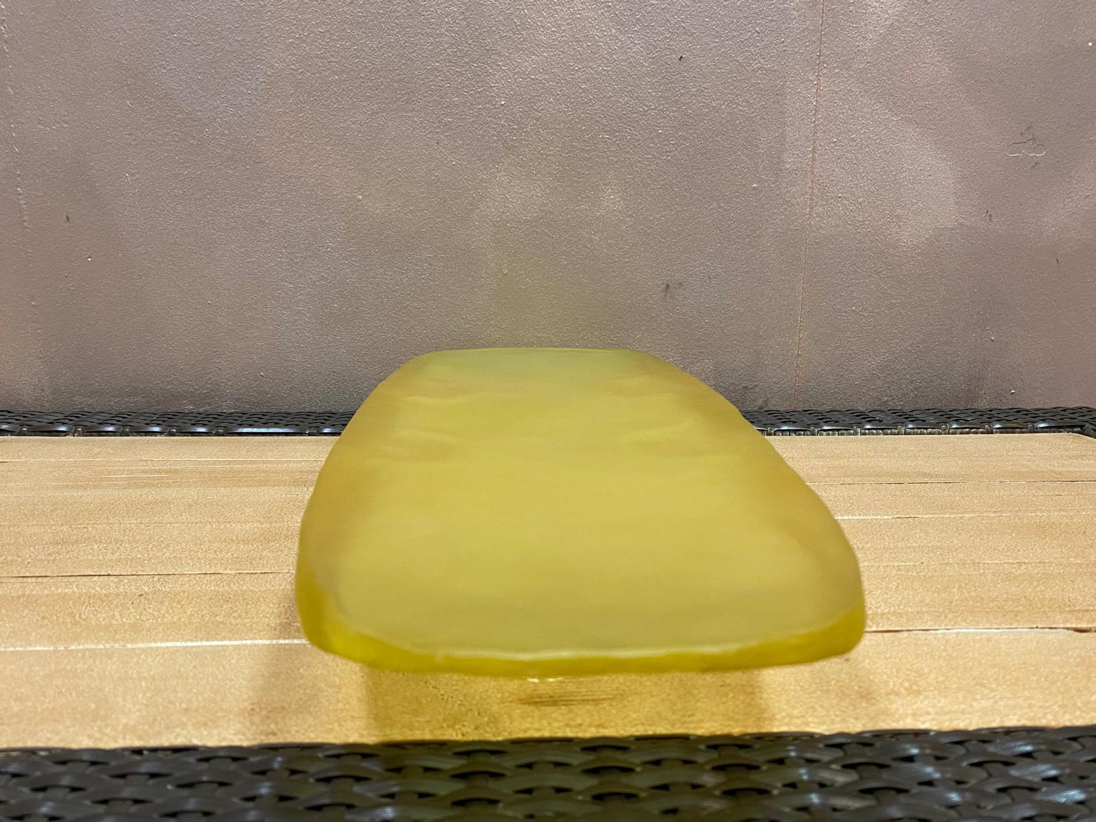 Alzata decorativa in resina.