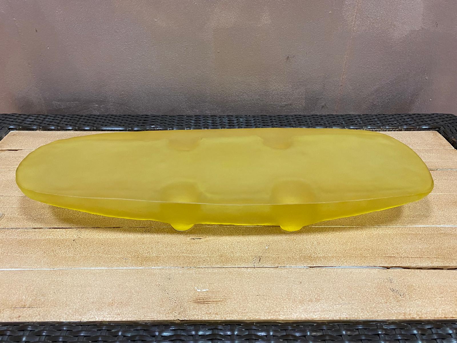 Alzata in resina di design.