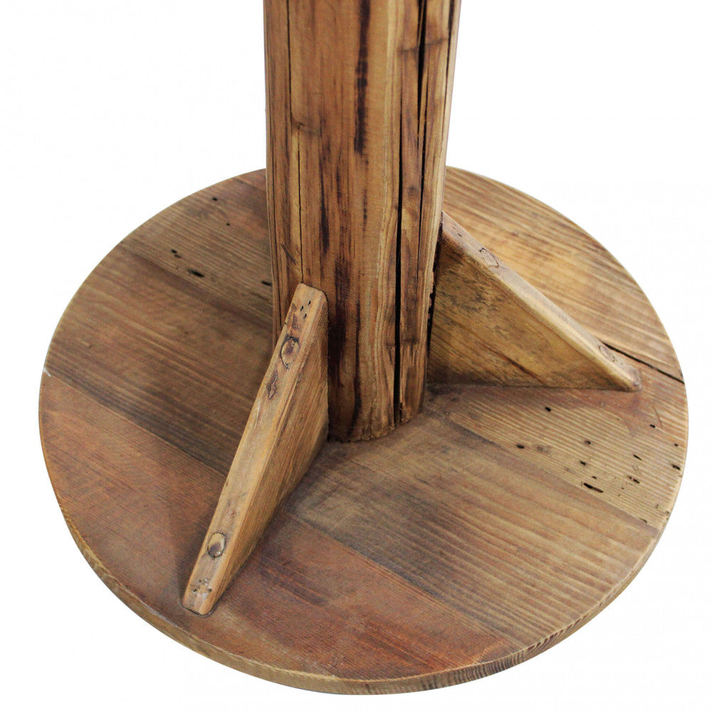 Base circolare robusta dell'appendiabiti con supporti angolari in legno massello.