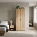 Armadio a due ante in legno bilaminato naturale, ambientato in una luminosa camera da letto contemporanea.