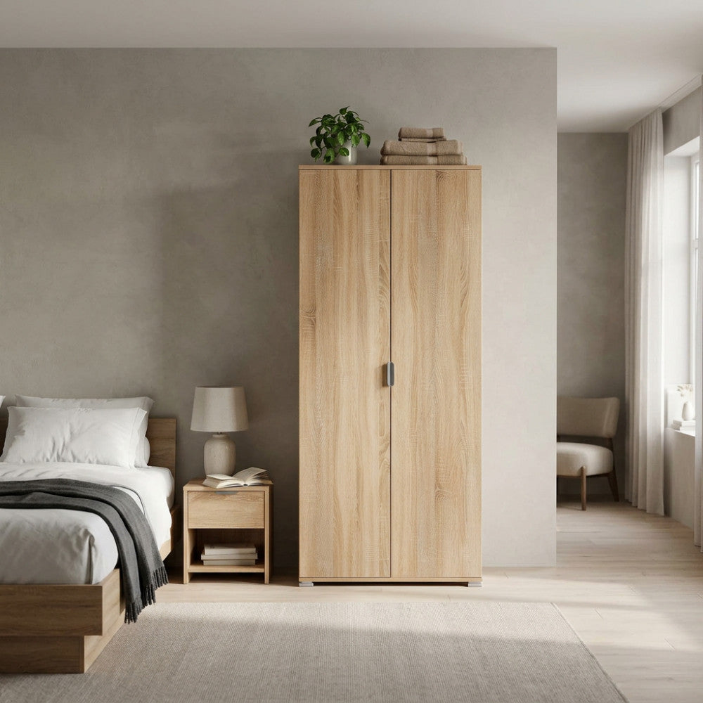 Armadio a due ante in legno bilaminato naturale, ambientato in una luminosa camera da letto contemporanea.
