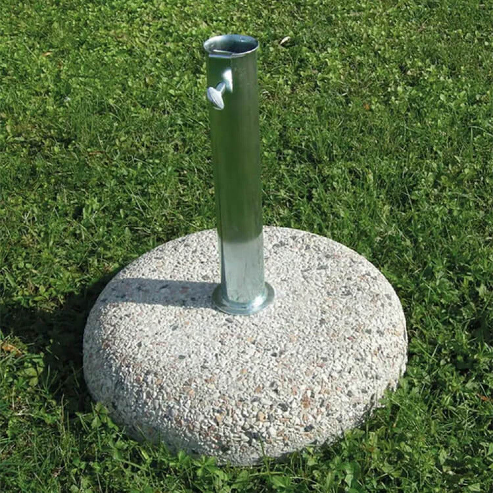Base per ombrellone Cosma ambientata in giardino