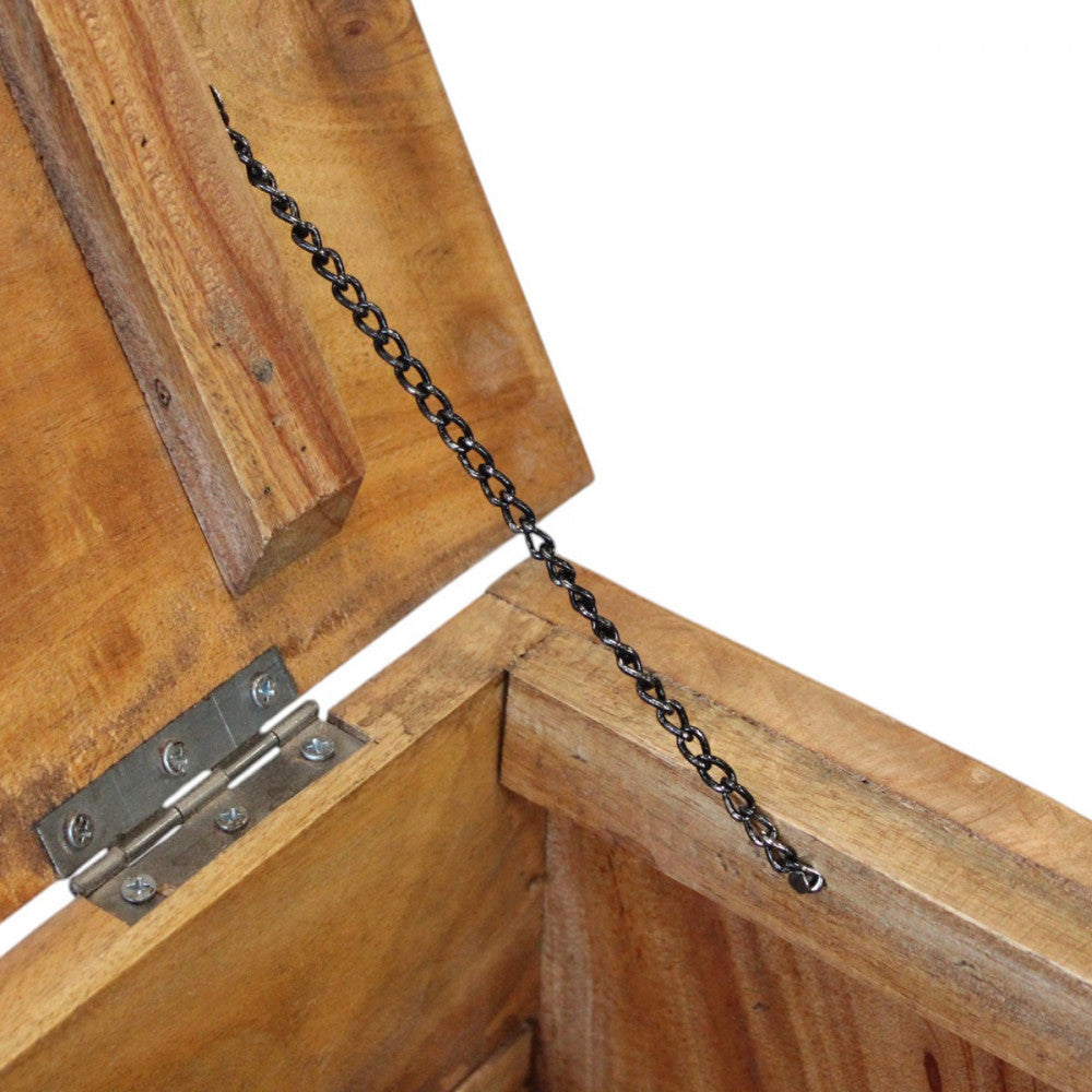 Dettaglio interno del baule Carlyle, focalizzato sulla cerniera metallica e la catena di tenuta nera.