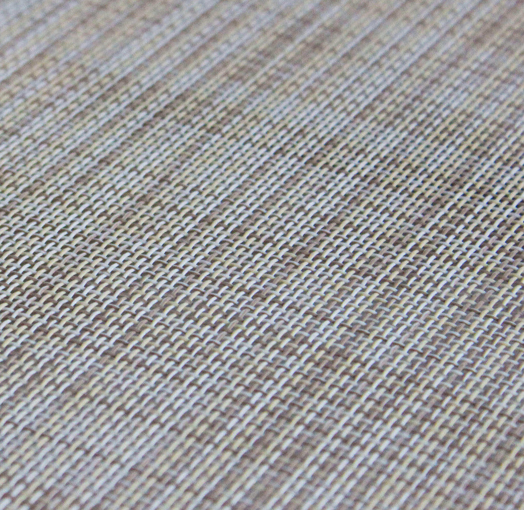 Dettaglio macro del tessuto in textilene beige, mostrando la trama intrecciata e resistente.