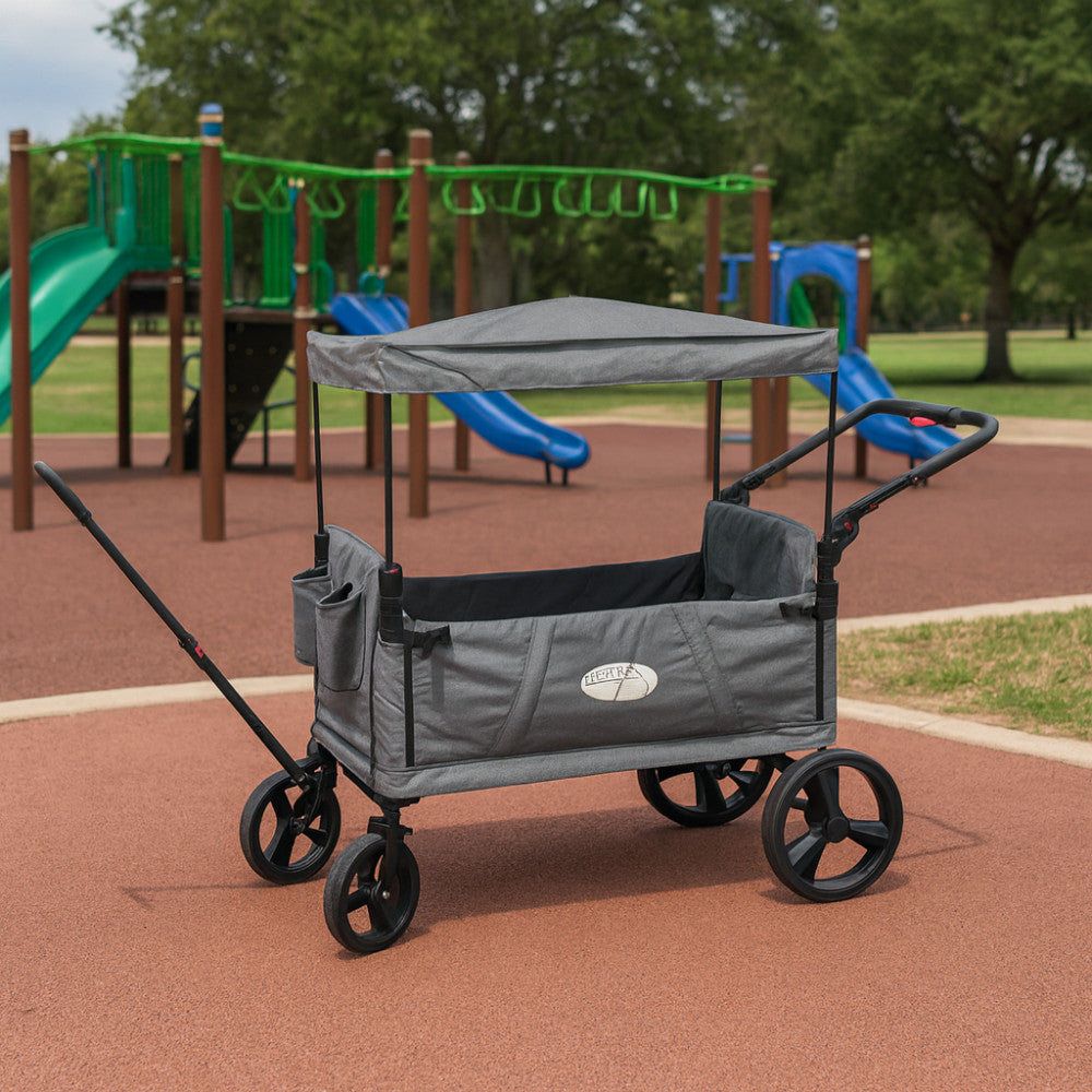 Carrello da trasporto outdoor su pavimentazione rossa di un parco giochi, che mostra la struttura robusta.