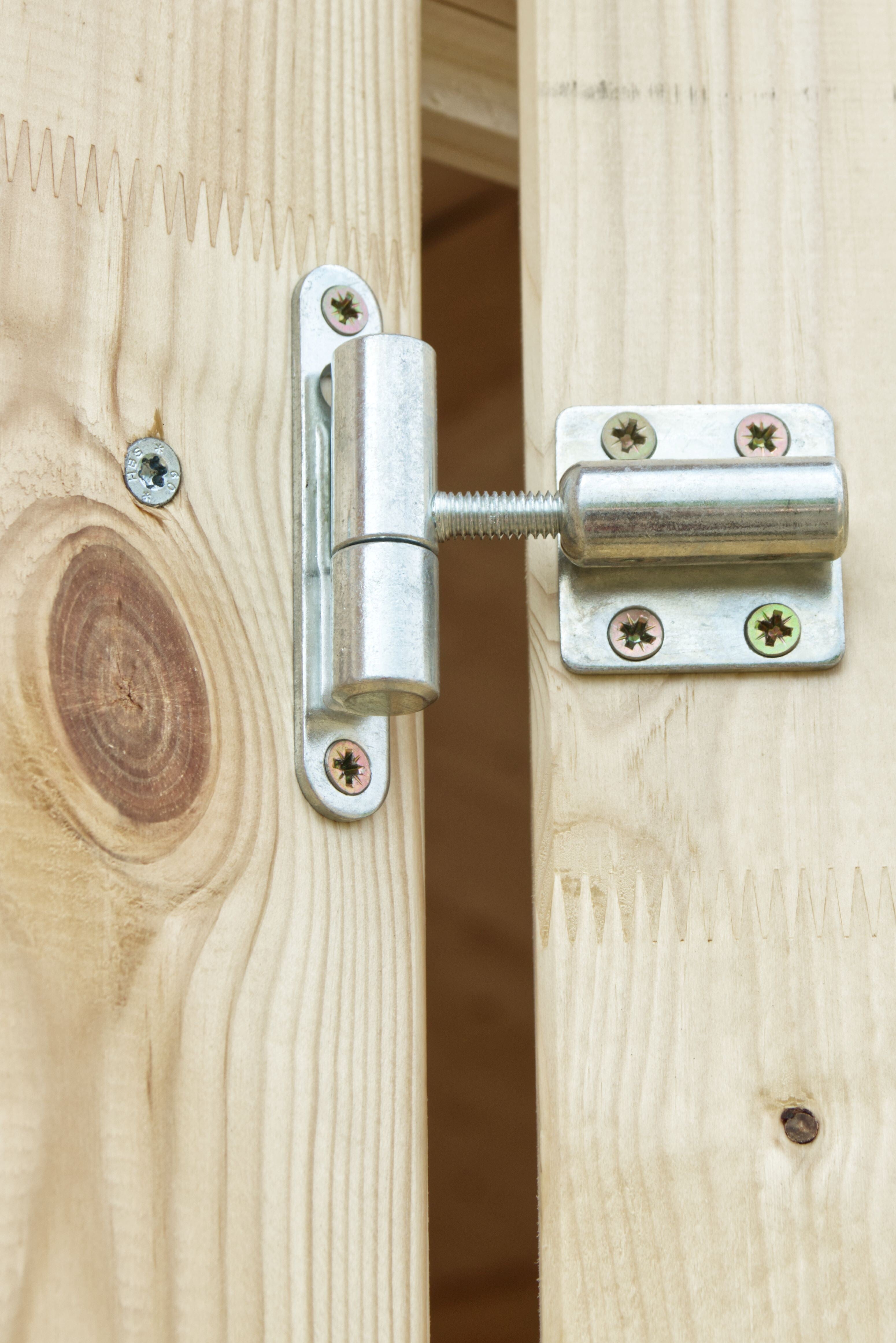 Esterni da Vivere Casetta In Legno Con Dettagli Metallici