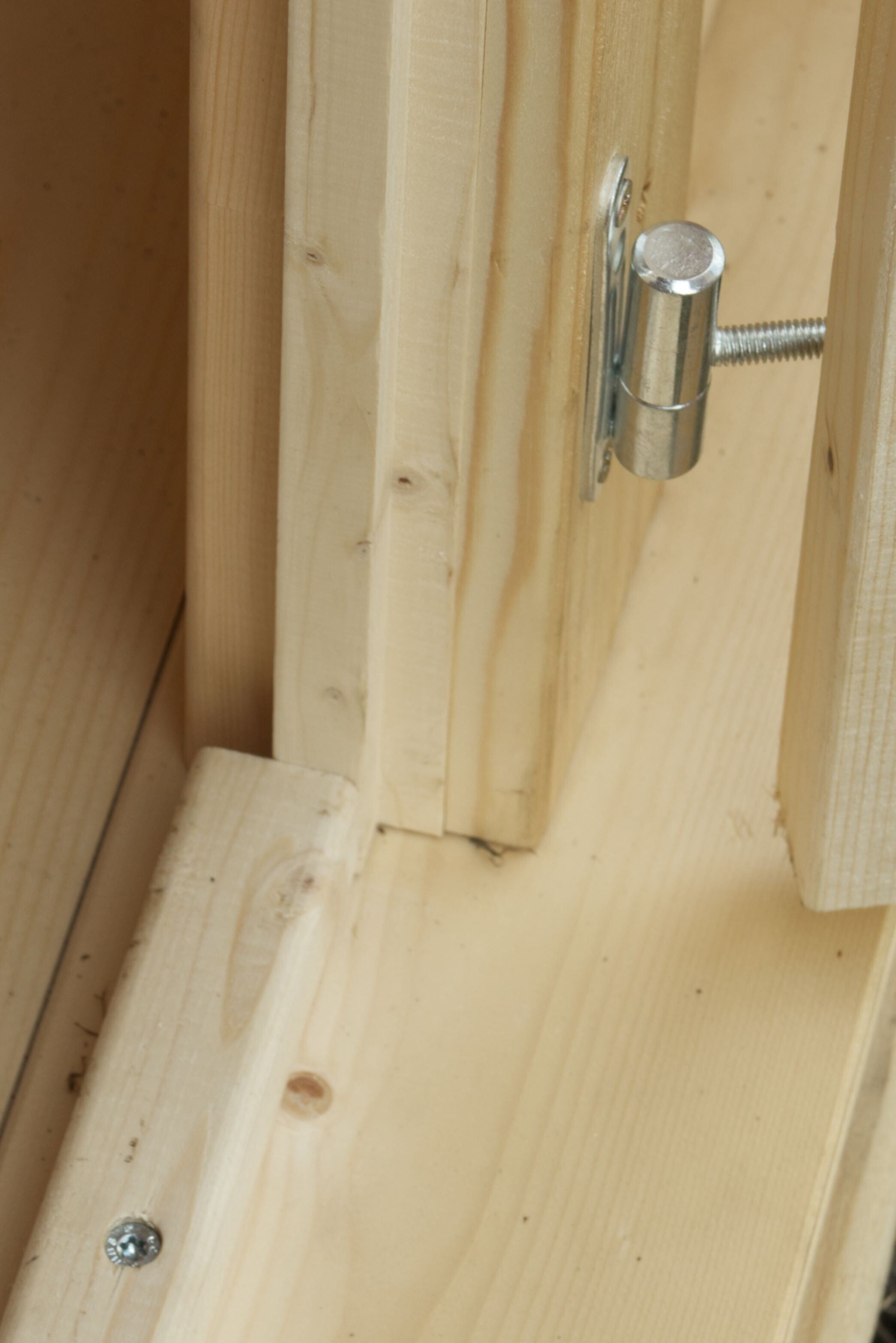Esterni da Vivere Casetta In Legno Con Dettagli Metallici