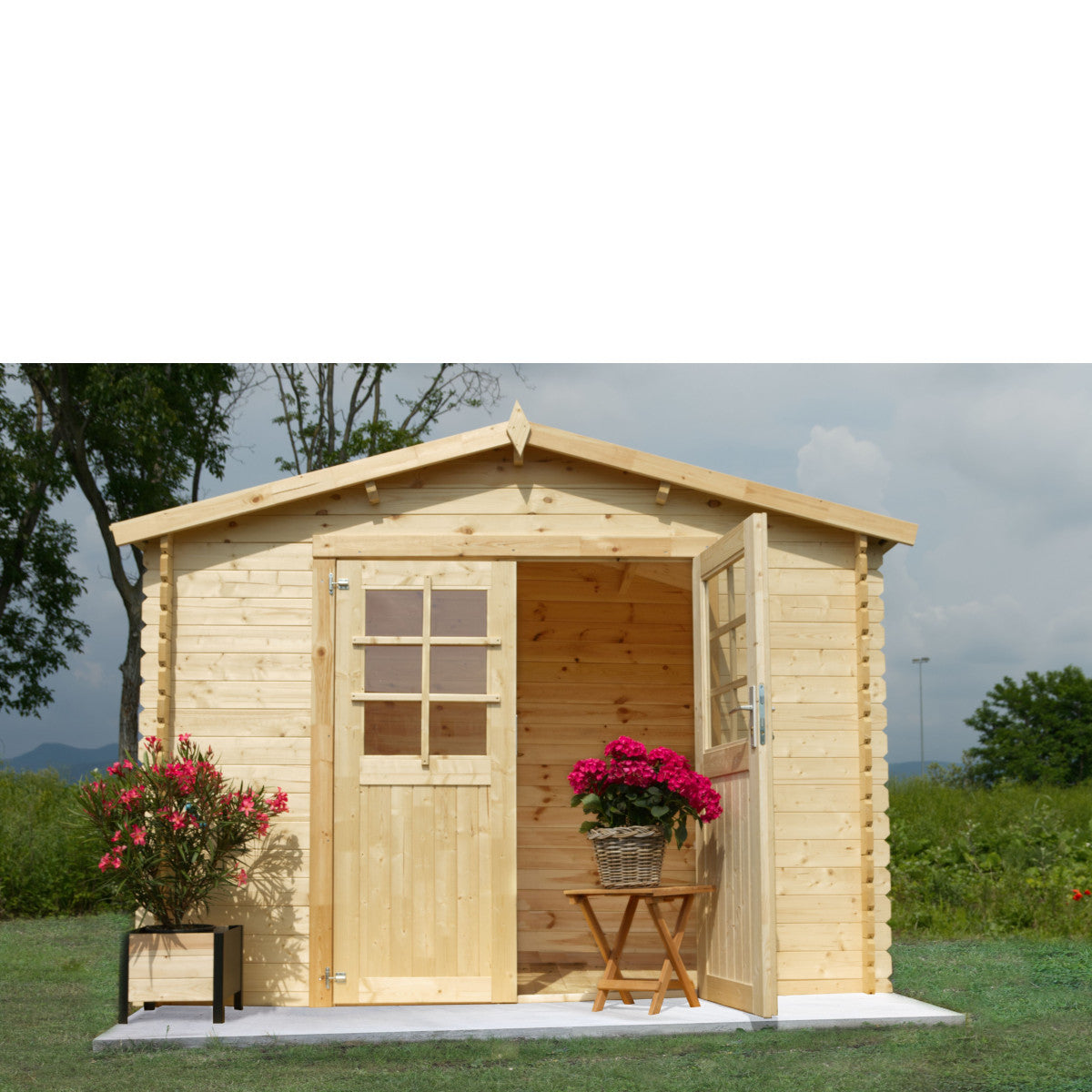 Casetta da giardino in abete grezzo con tetto spiovente, vista frontale
