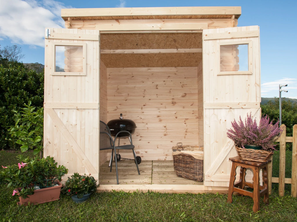 Casetta Birba da giardino 200x200 cm in Abete Grezzo 19 mm, con doppia porta con chiavistello e tetto in OSB con cartonfeltro bitumato, spazi interni