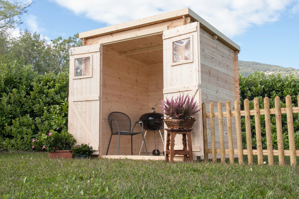 Casetta Birba da giardino 200x200 cm in Abete Grezzo 19 mm, con doppia porta con chiavistello e tetto in OSB con cartonfeltro bitumato, vista interna