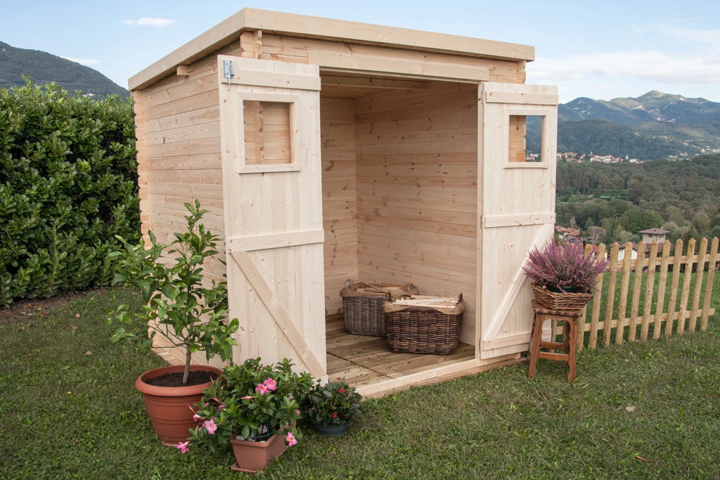 Casetta Birba da giardino 200x200 cm in Abete Grezzo 19 mm, con doppia porta con chiavistello e tetto in OSB con cartonfeltro bitumato, vista panoramica interna