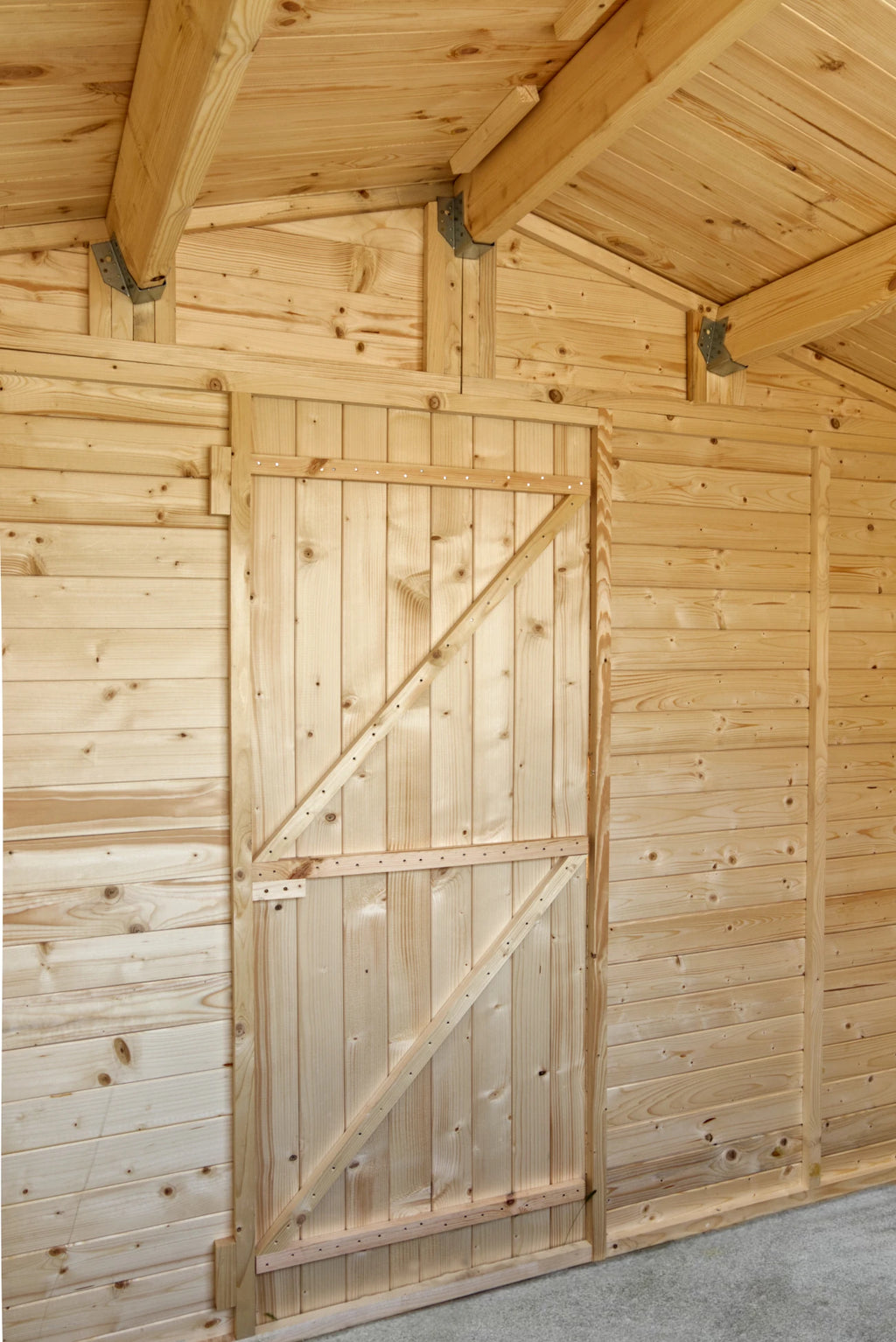 Casetta Chiosco Rio da giardino 310x190 cm in Abete Grezzo 19 mm con anta a ribalta e porta singola con serratura, vista interna