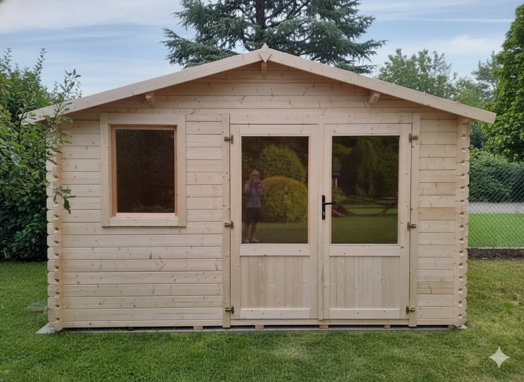 Casetta Genny da giardino 390x300 cm in Abete Grezzo, con doppia porta con serratura e tetto bitumato, vista frontale