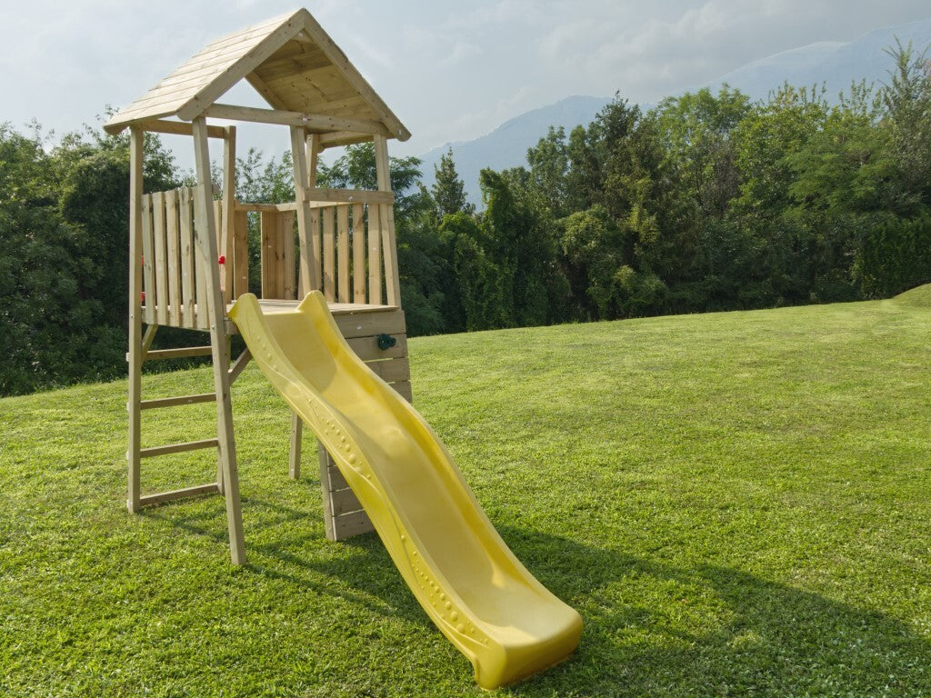 Torretta di avvistamento da giardino Kicca con scivolo, scaletta e parete per arrampicata, realizzata in pino impregnato