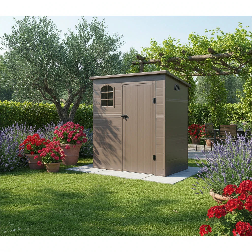 Casetta Maison in Plastica Marrone (191x111x194h cm) robusta, ideale per riporre attrezzi e biciclette in giardino, ambientata in giardino