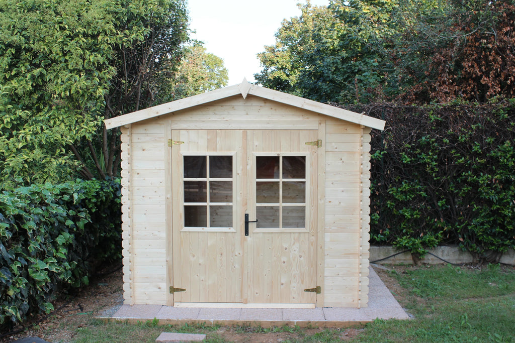 Casetta Sara da giardino 246x200 cm in Abete Grezzo, con doppia porta con serratura e tetto bitumato, vista frontale panoramica