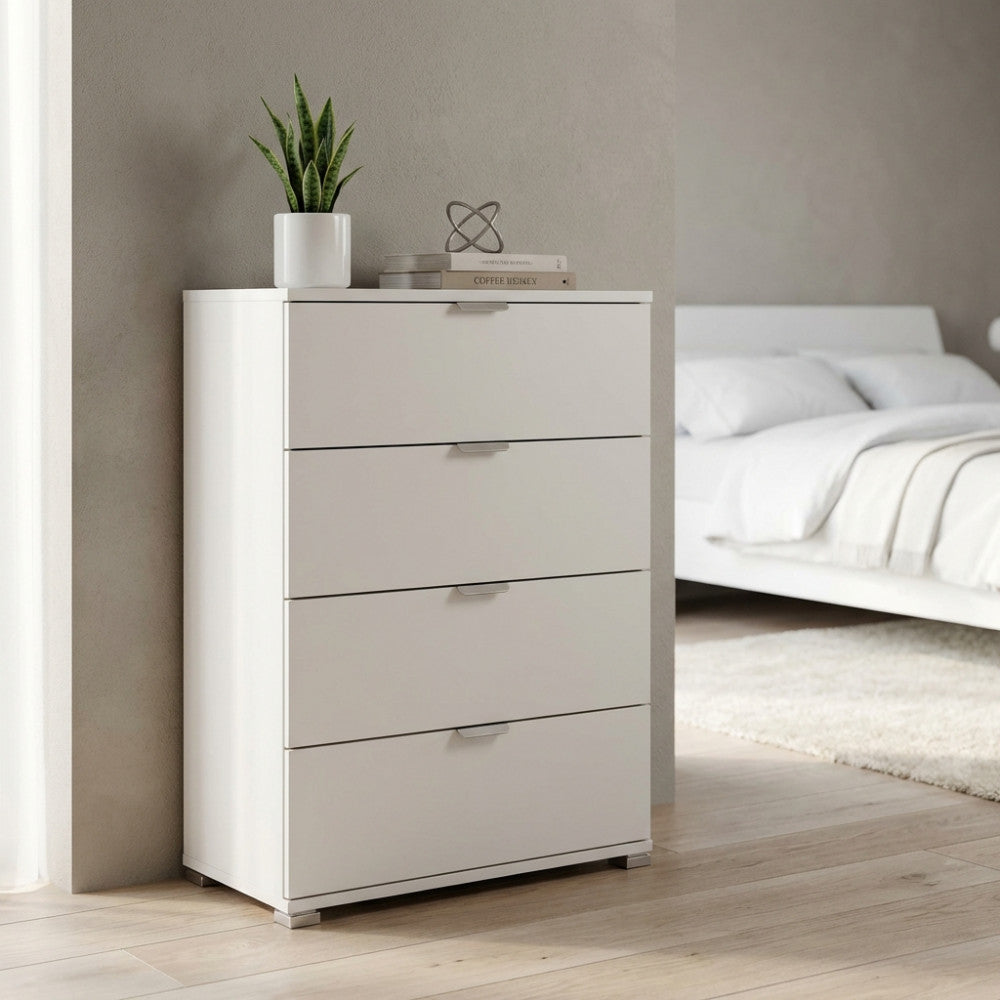 Cassettiera bianca a quattro cassetti MR805065 ambientata in una camera da letto luminosa con dettagli minimalisti.