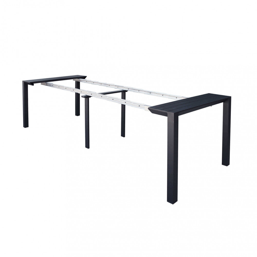 Consolle allungabile da esterno in alluminio con diverse configurazioni di profondità.