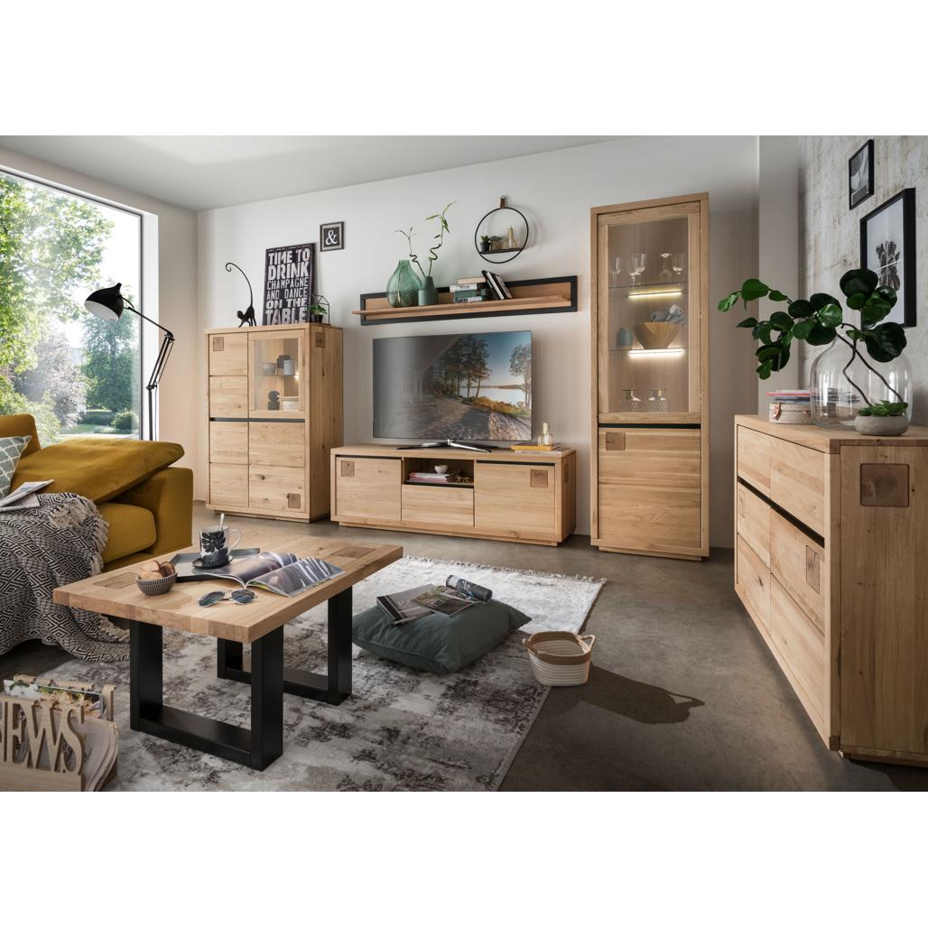 Vista degli spazi interni della credenza Fende I, che mostra i ripiani dietro le ante in legno e in vetro per un'organizzazione ottimale | Albert Stock