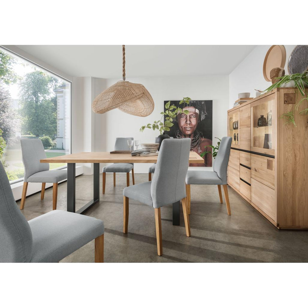 Credenza Fende II in rovere selvatico oliato con ante in legno, ante in vetro e inserti neri, ideale per un soggiorno in stile industriale o loft Vista 1 | Albert Stock