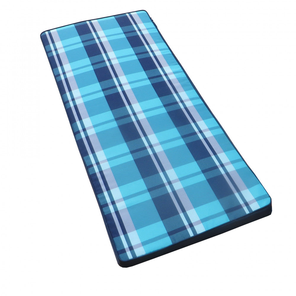 Cuscino Real 110 Quadri Blu isolato su sfondo bianco, che mostra il motivo a quadri geometrici in tonalità blu e azzurro.