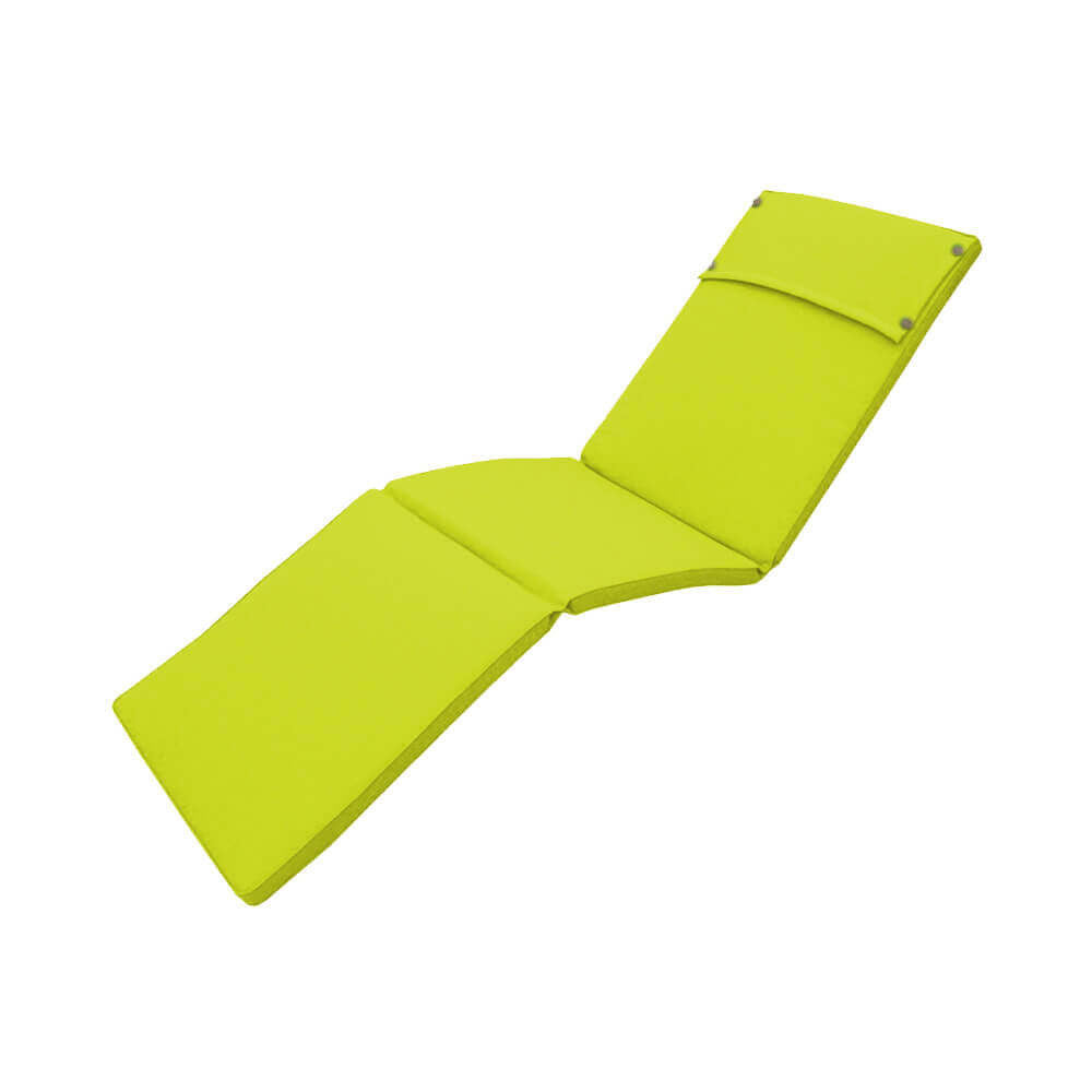 Cuscino Cosma Cuscino Real Lettino Pistacchio isolato su fondo bianco
