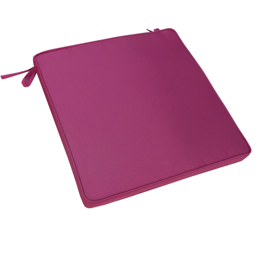 Dettaglio in studio del cuscino quadrato Real Seduta color magenta, che evidenzia la texture liscia del poliestere e le cuciture rinforzate.