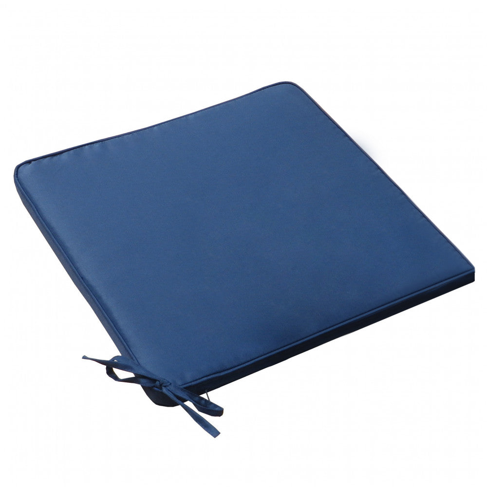 Vista angolare del cuscino sfoderabile blu scuro con cerniera nascosta e finiture sartoriali di precisione.