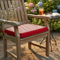 Cuscino Cosma Real Seduta Large rosso a righe su sedia in legno