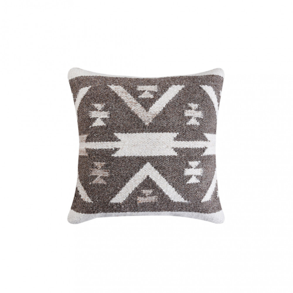 Vista frontale del cuscino Romaric 45x45 cm, che evidenzia la trama in lana e cotone e il design moderno.