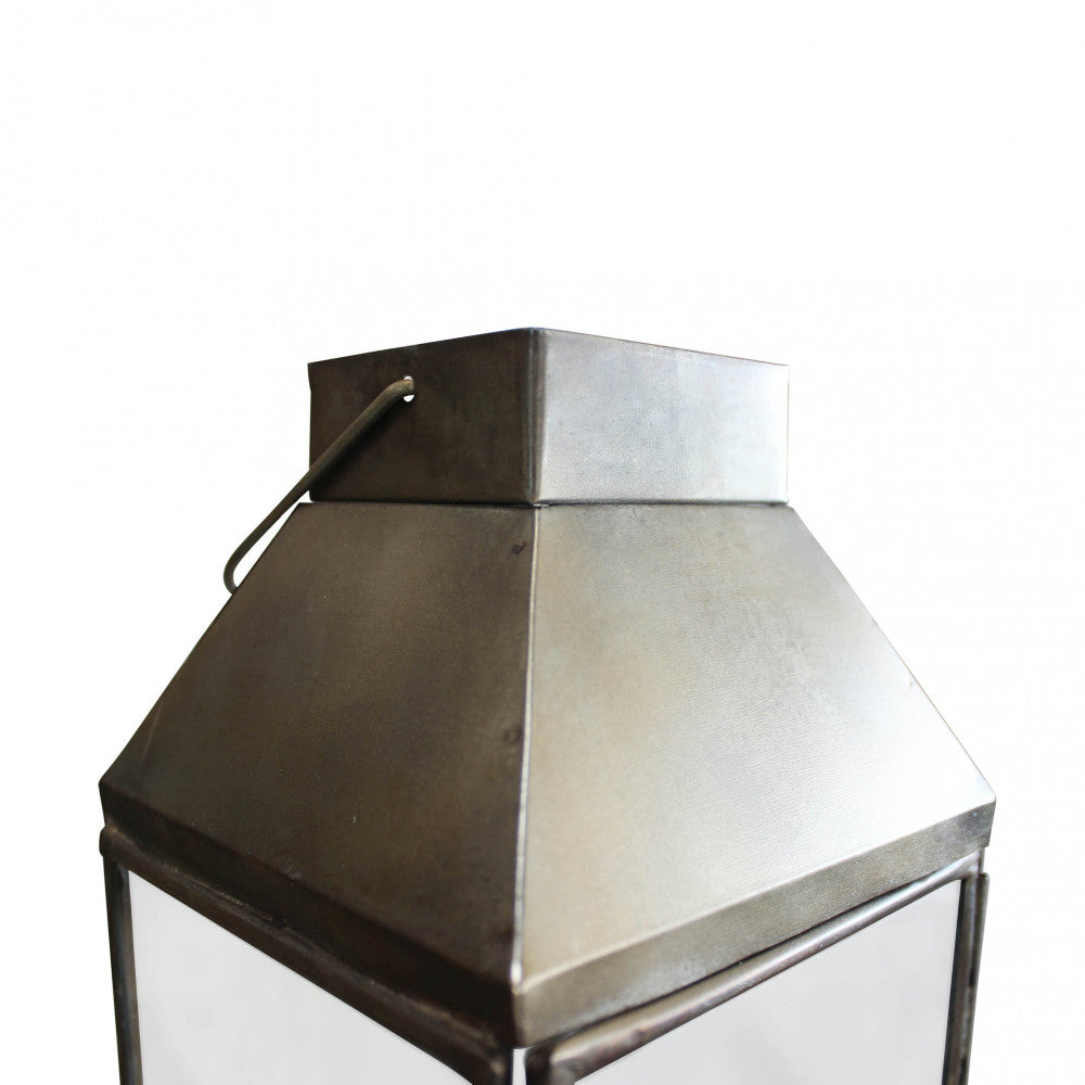 Primo piano sul manico alto per trasporto della Lanterna Lillian Grande.