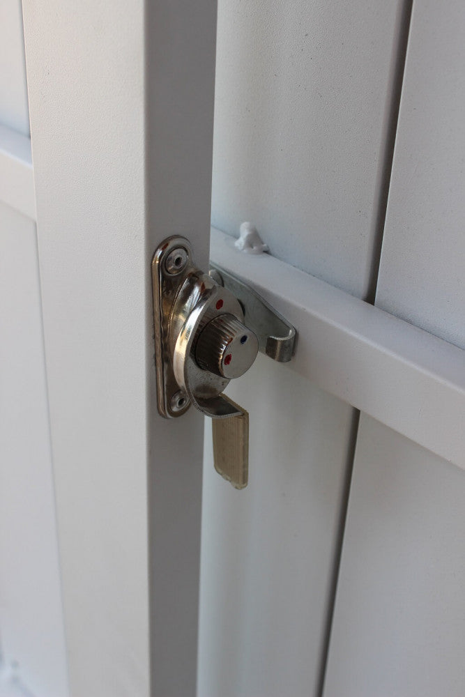 Dettaglio del Bloccaggio Tavolo per esterni Formentera esteso, con design rettangolare moderno, che mostra la sua ampia superficie per cene e pranzi all'aperto | Albert Stock