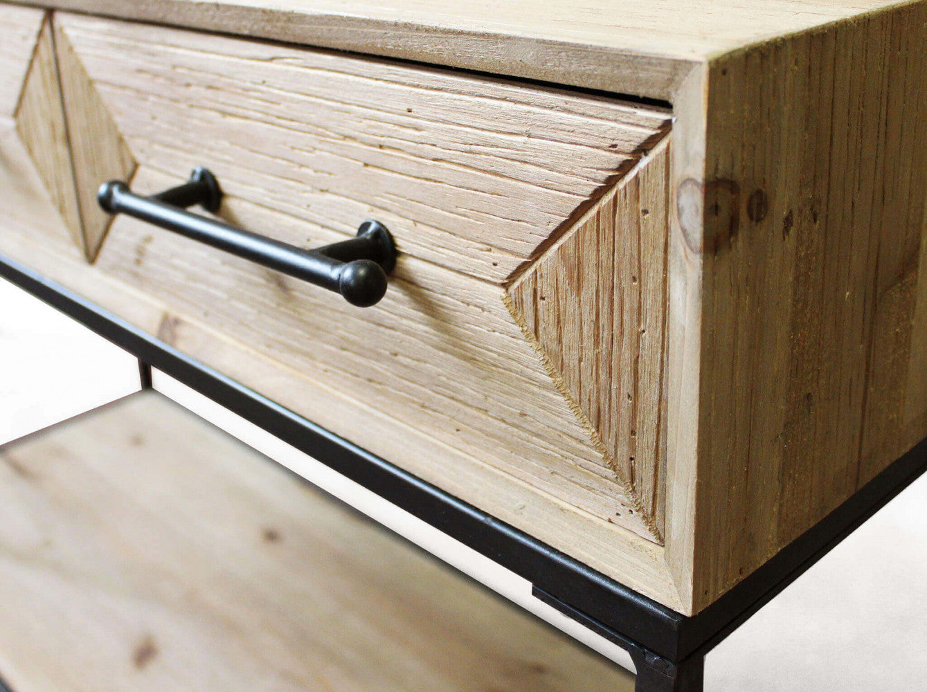 Dettaglio Cassetti del Mobile Brendan, un arredo robusto in legno e metallo ideale per organizzazione | Albert Stock