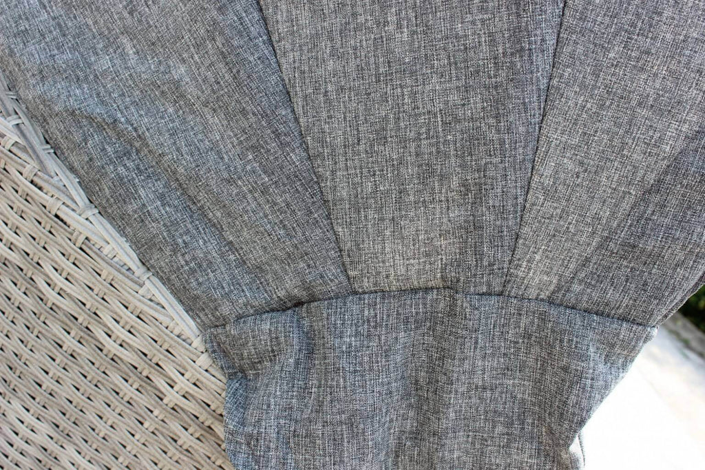 Primo piano della copertura del Conchiglione Brasile, che evidenzia la finitura del materiale con protezione UV.