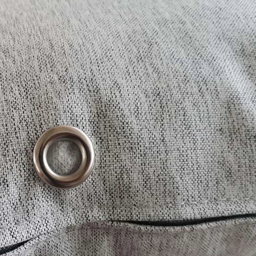 Primo piano dei cuscini sfoderabili idrorepellenti del divano Seychelles, che ne evidenzia la texture e la funzionalità