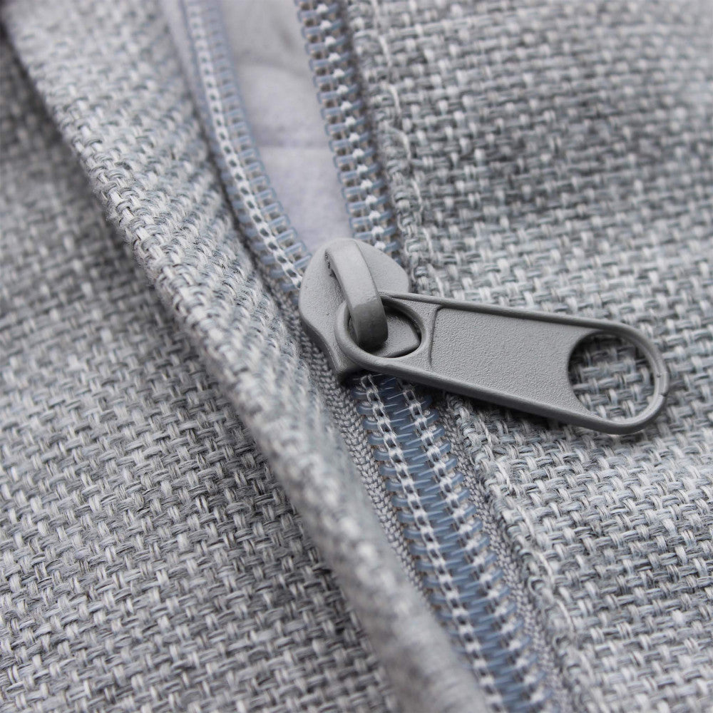 Primo piano dei cuscini sfoderabile di una poltrona del salotto Santo Domingo, che evidenzia la finitura e il design pulito