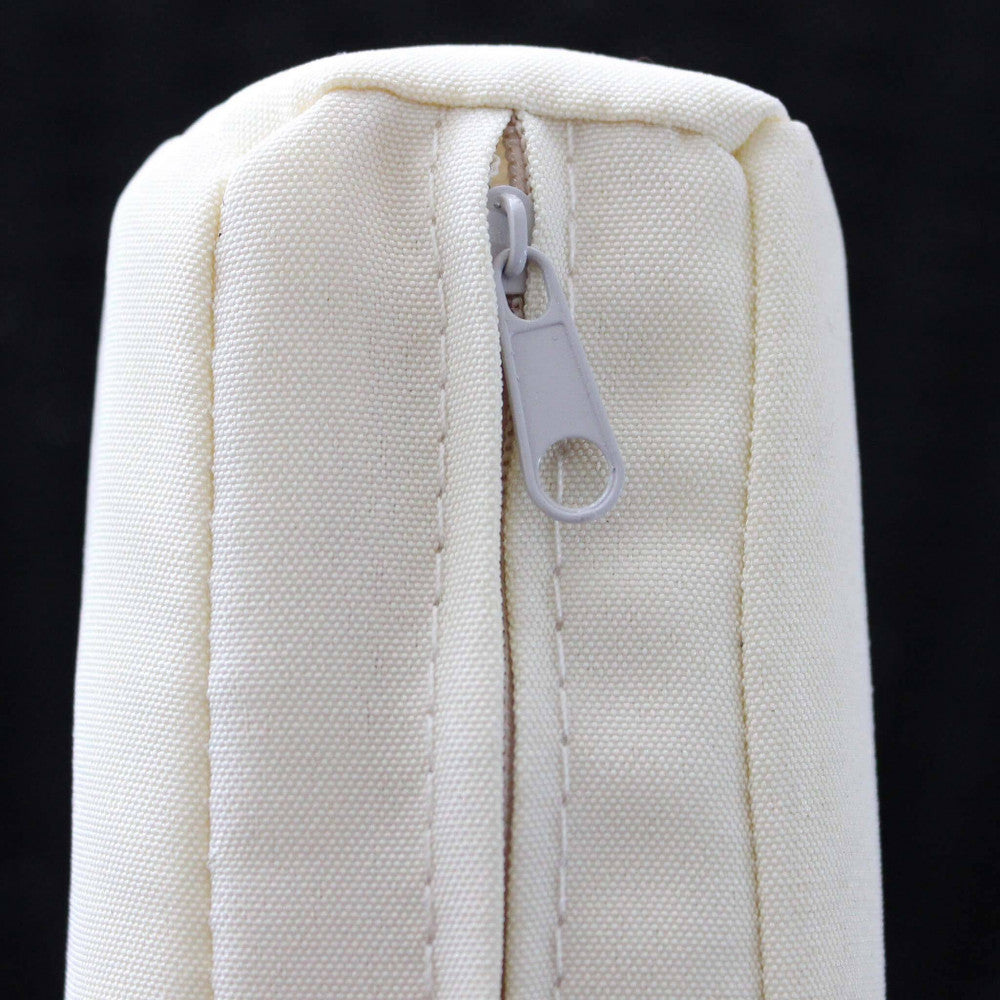 Primo piano de cuscino sfoderabile del salotto Caracas, che evidenzia la finitura e la lavorazione del materiale.