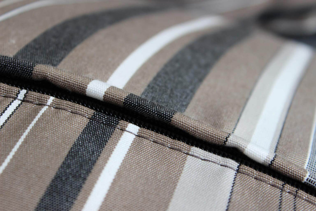 Primo piano dei cuscini sfoderabili del Conchiglione Brasile, che evidenzia la finitura del materiale con protezione UV