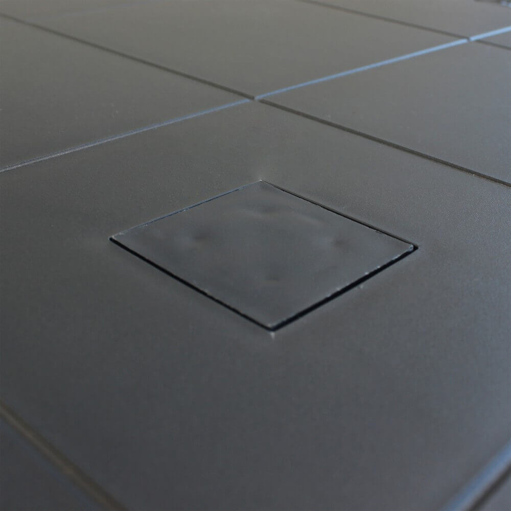 Dettaglio Foro Ombrellone Tavolo per esterni Dallas, con design quadrato moderno e robusto, perfetto per balconi e terrazze | Albert Stock