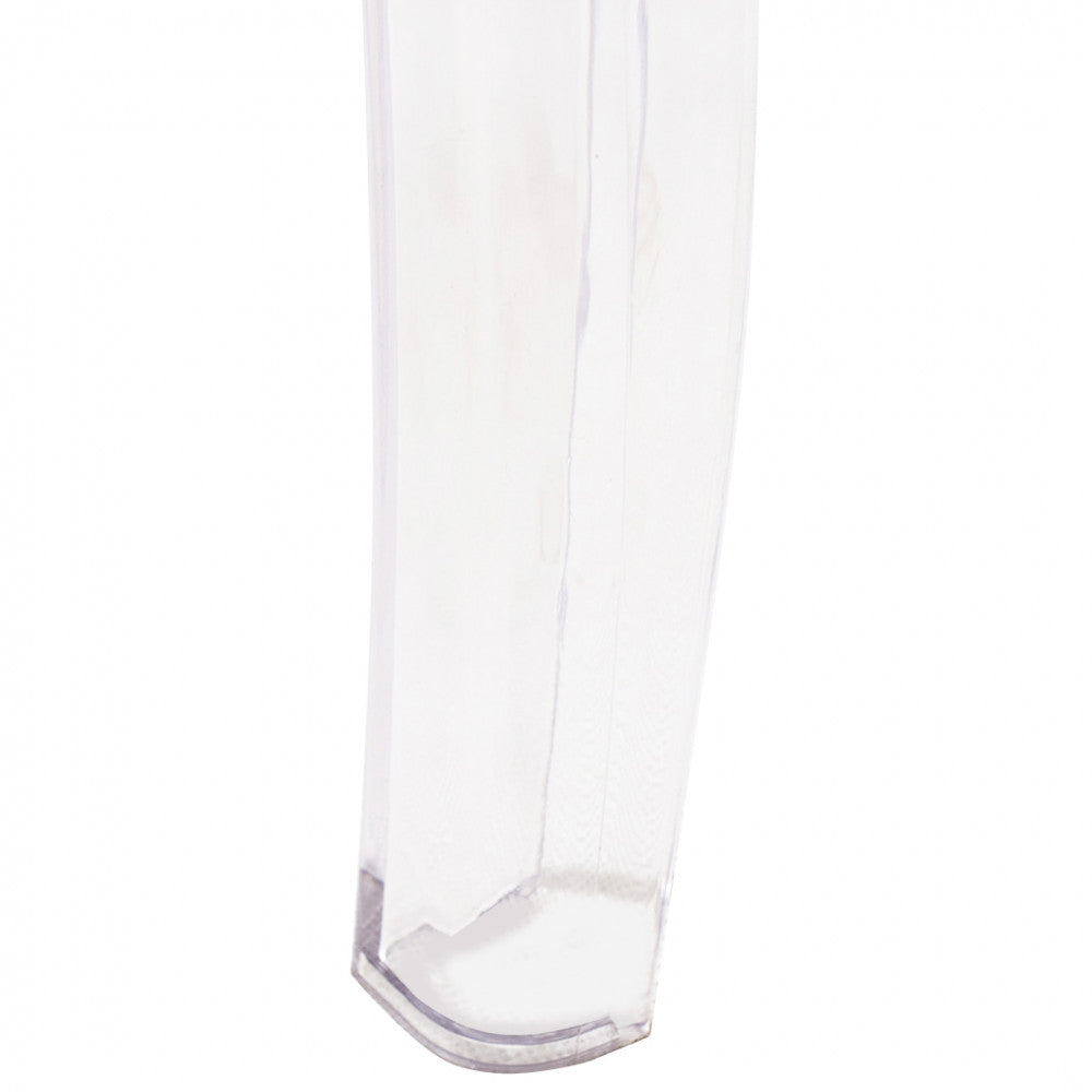 Primo piano della sagomatura e della trasparenza delle gambe della Sedia Paris.