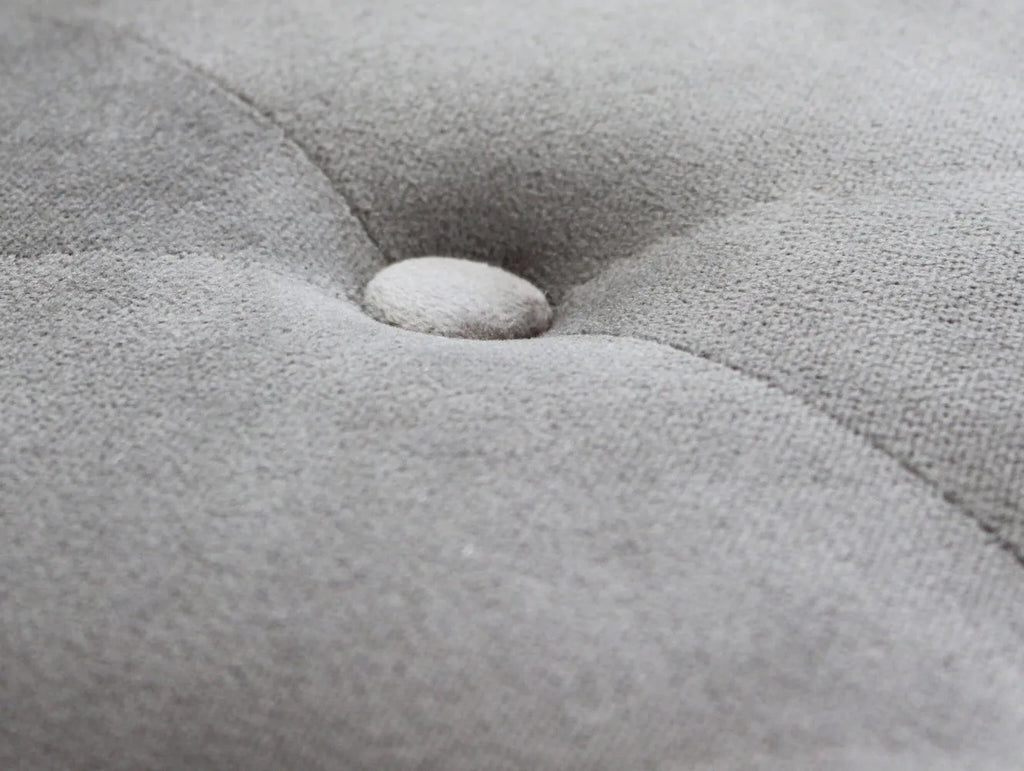 Seduta elegante Margi in velluto color taupe per camera da letto 125cm