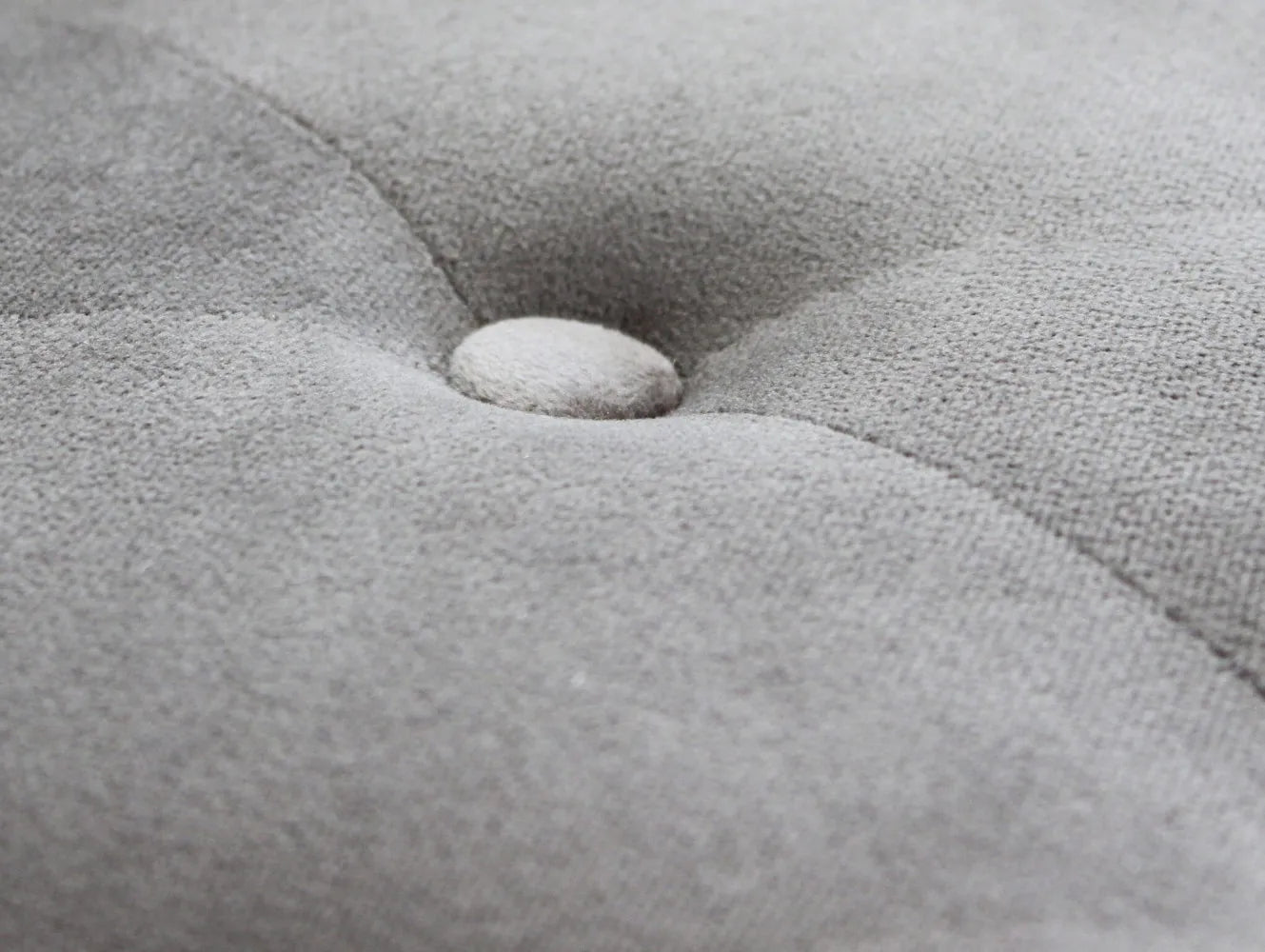 Seduta elegante Margi in velluto color taupe per camera da letto 125cm